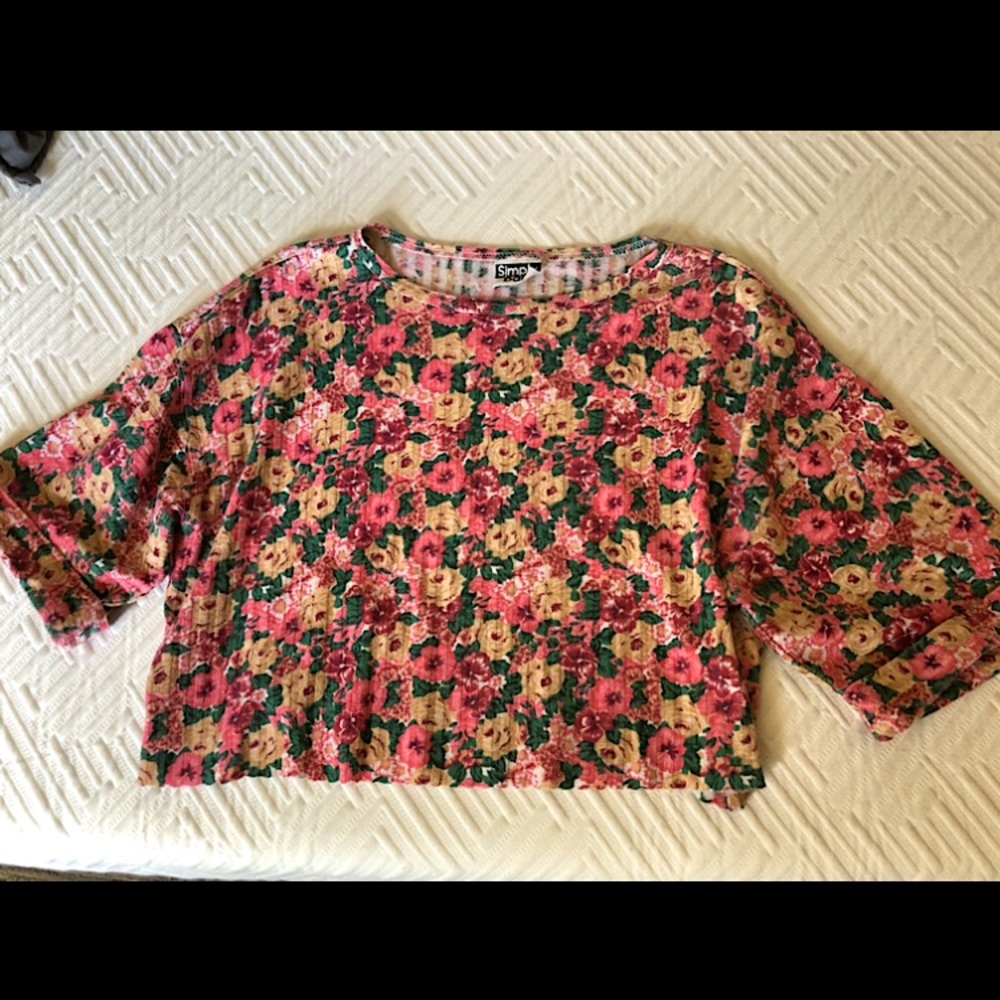 Simply Basic floral vintage Cropped Raw Hem Tee Cuffed sleeves cottagecore top